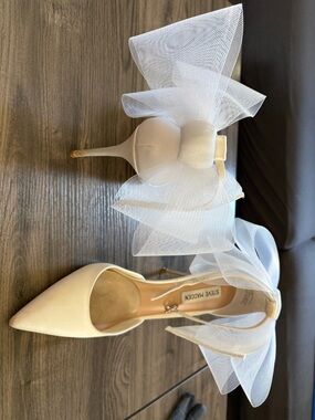 Steve Madden Ivory Pointed-Toe Tulle Bow Ankle-Strap Pumps